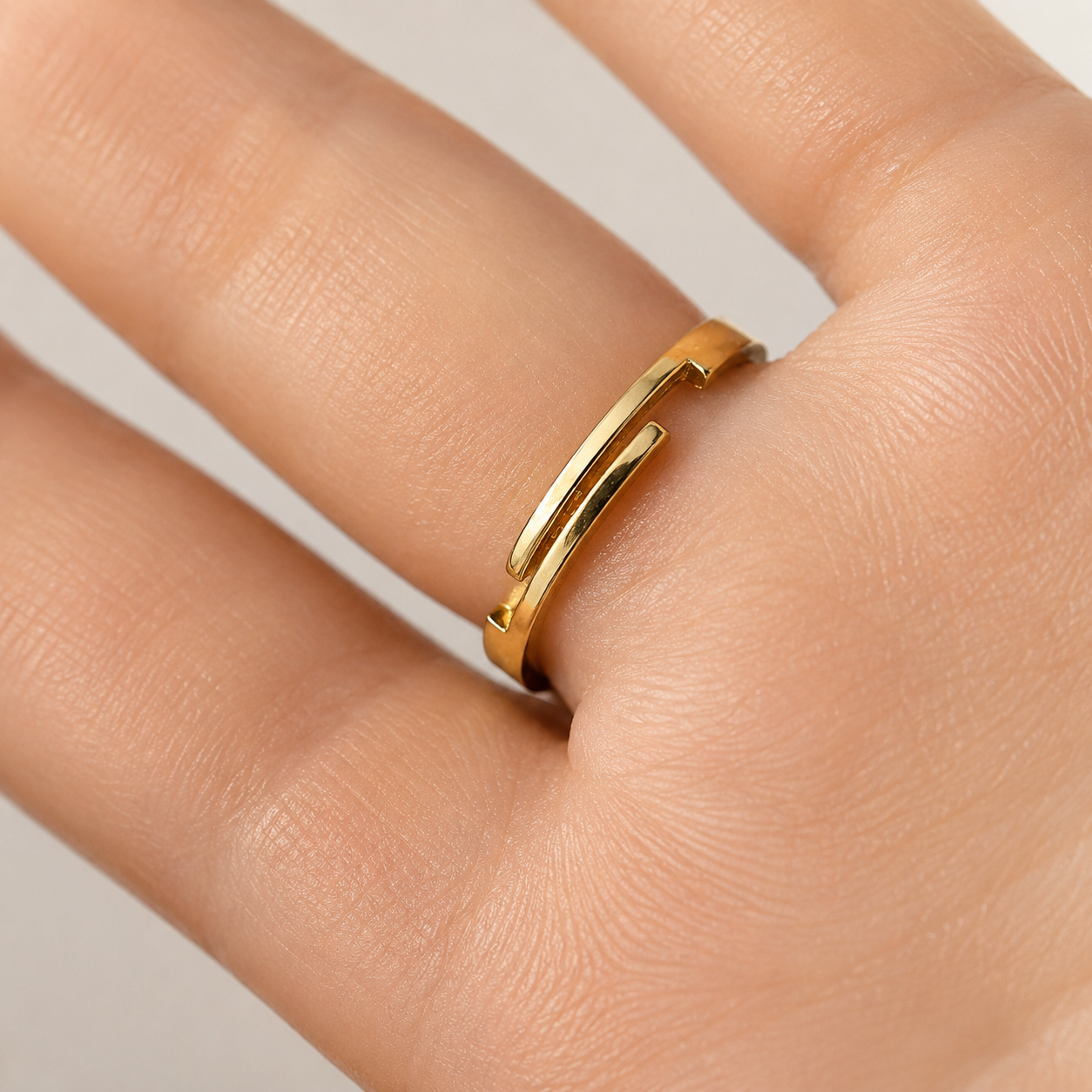 Anillo Microcirconia Delicado con Nudo