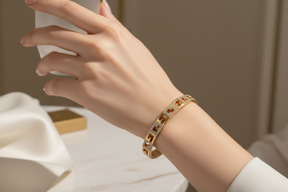 Brazalete con baño en oro 18k de Microcirconia con Diseño Entrelazado
