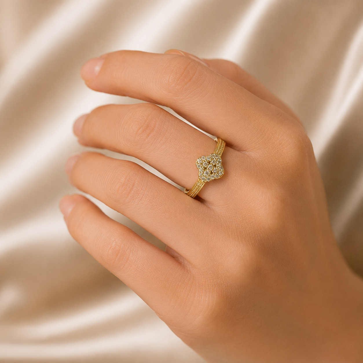 Anillo Microcirconia Trébol Texturizado