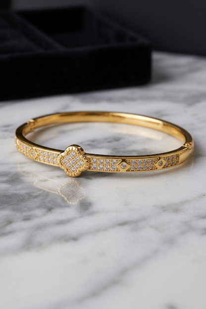 Brazalete Dorado Microcirconia Motivo Oval Central