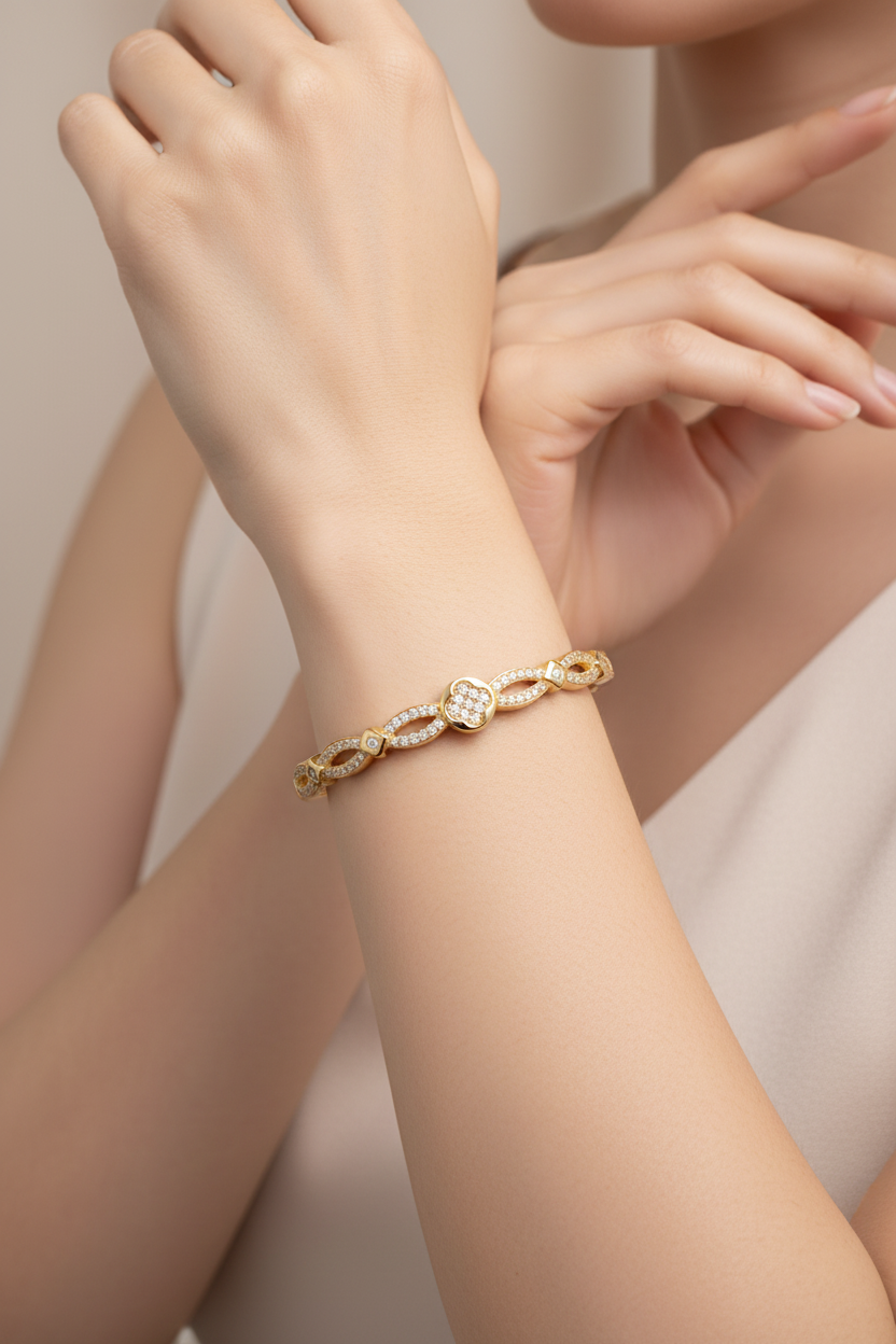 Brazalete Dorado Microcirconia Motivo Ornamentado Continuo