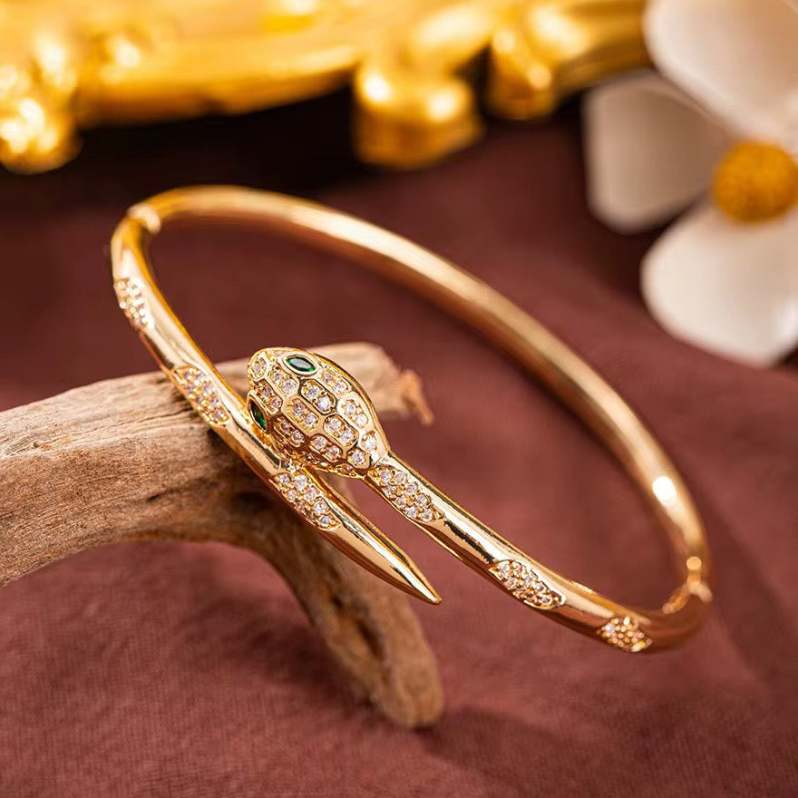 Brazalete Dorado Microcirconia Motivo Orgánico Central