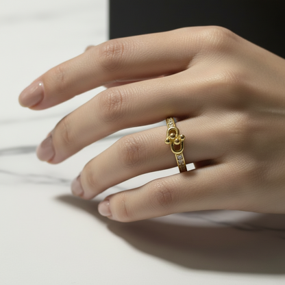 Anillo Microcirconia Delicado con Nudo
