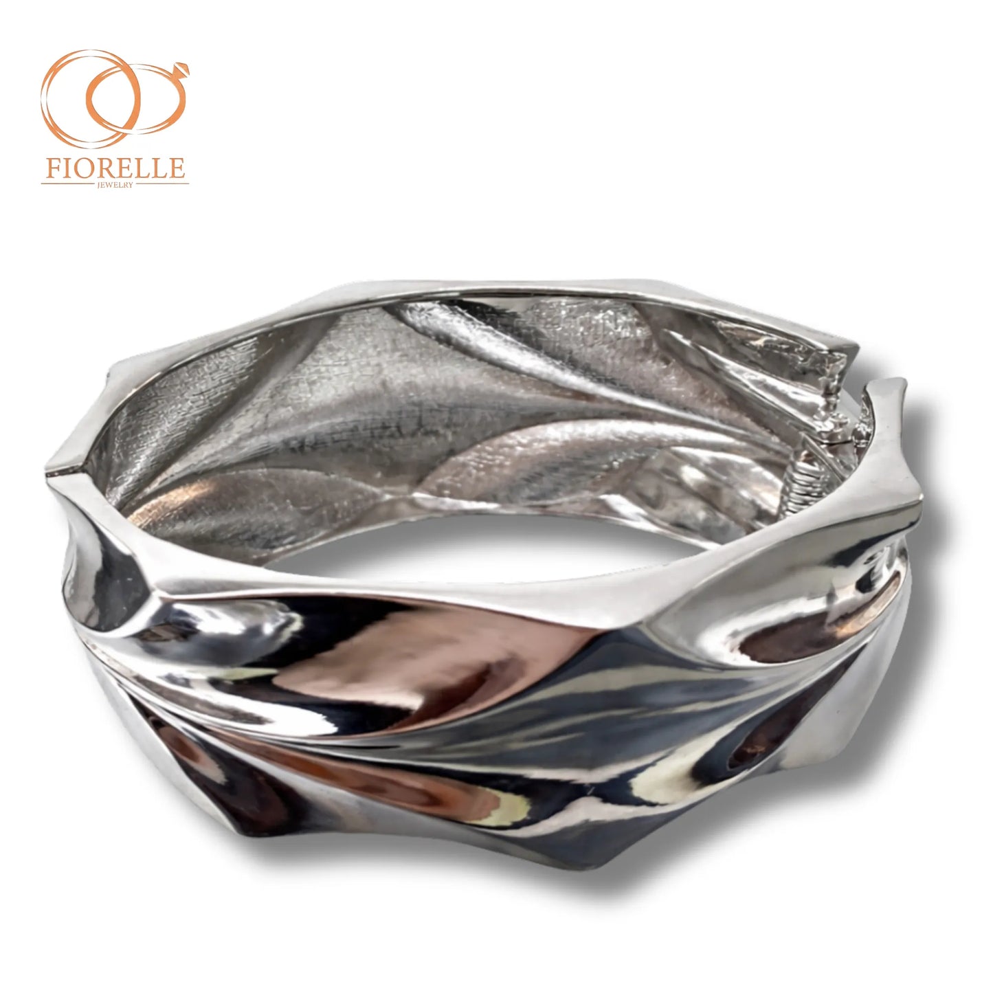 Brazalete Rígido Ondulado Plateado de Diseño Escultórico